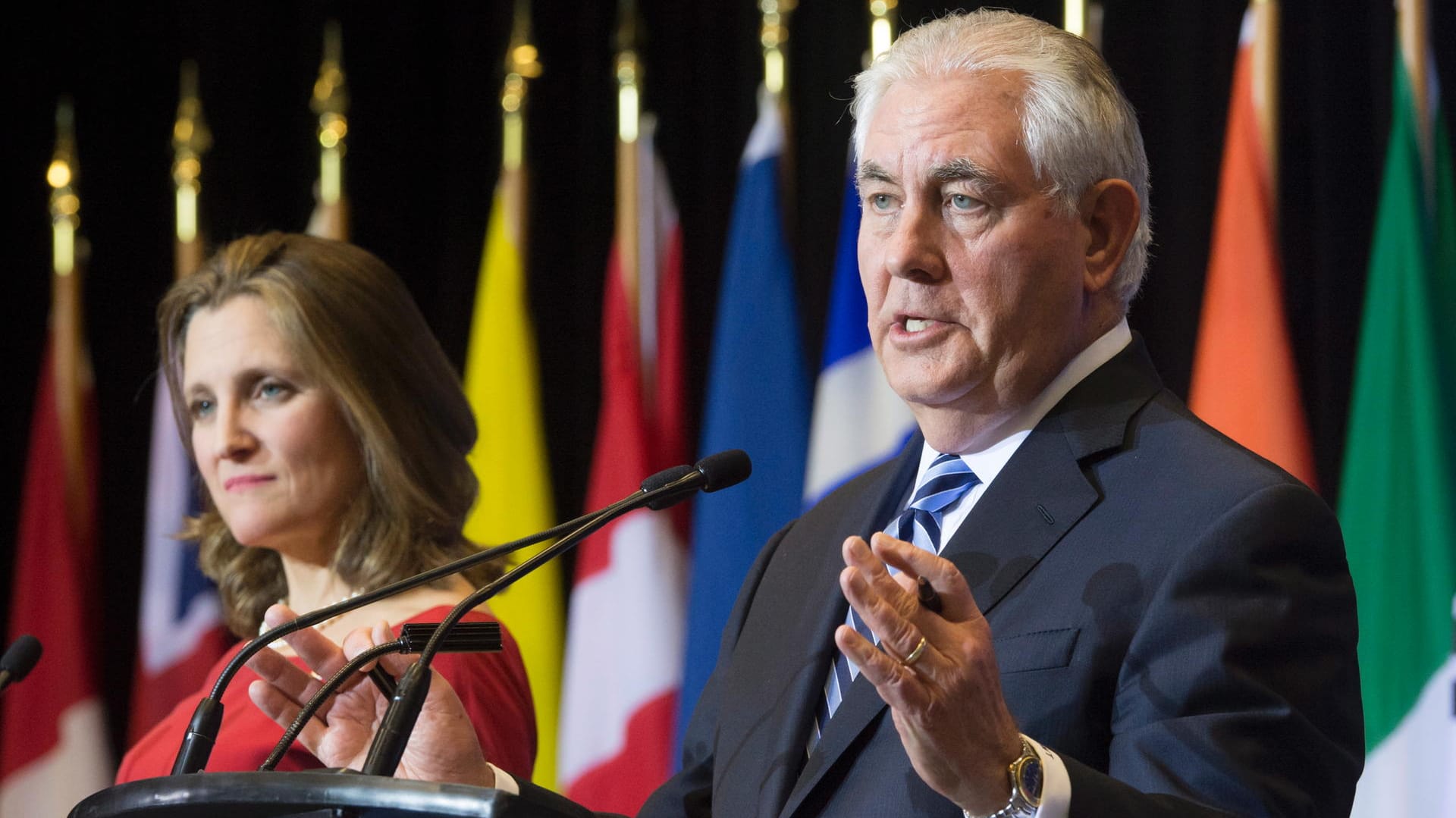 Kanadische Außenministerin Chrystia Freeland (l.) und US-Außenminister Rex Tillerson (r.): Tillerson fordert Bewusstsein für potenziellen Krieg mit Nordkorea Kanadische Außenministerin Chrystia Freeland (l.) und US-Außenminister Rex Tillerson (r.): Tillerson fordert Bewusstsein für potenziellen Krieg mit Nordkorea