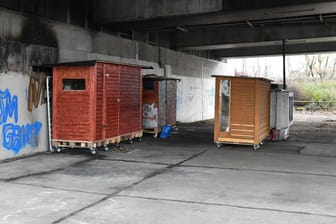 Holzhütten für Obdachlose in Berlin: Ein Verein hat bereits Tausende "Bestellungen".