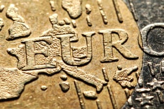 Eine Zwei-Euro-Münze: Führende Ökonomen sehen nur ein kleines Zeitfenster um die Euro-Zone gegen neue Krisen abzusichern.