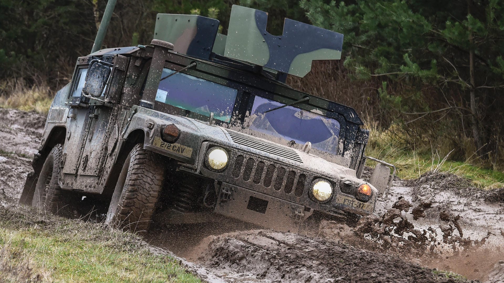 Ein Militärfahrzeug der Marke "Hummer": Auf der Autobahn 93 fing ein Wagen dieser Art aufgrund technischer Probleme Feuer. (Symbolbild)