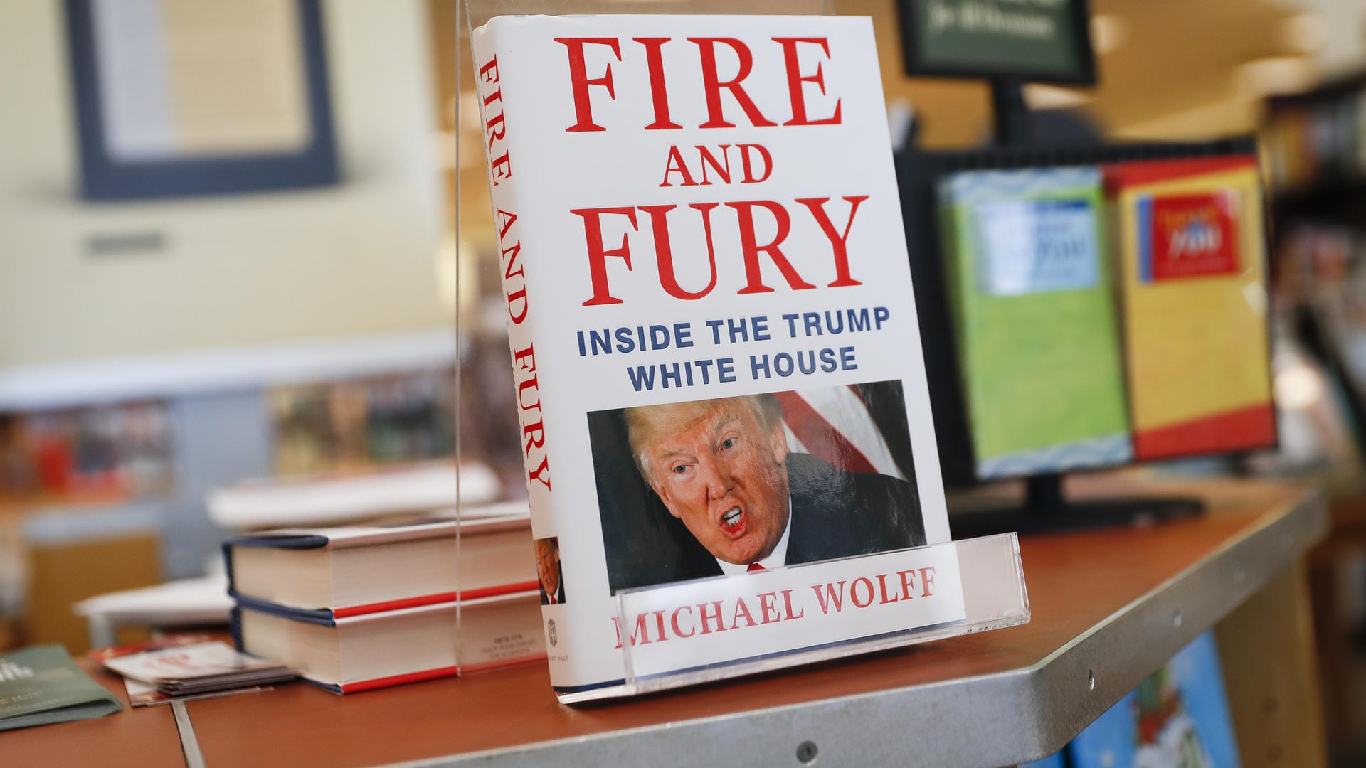 Enthüllungsbuch "Fire and Fury": Der Bestseller soll nun als TV-Serie verfilmt werden. Enthüllungsbuch "Fire and Fury": Der Bestseller soll nun als TV-Serie verfilmt werden.