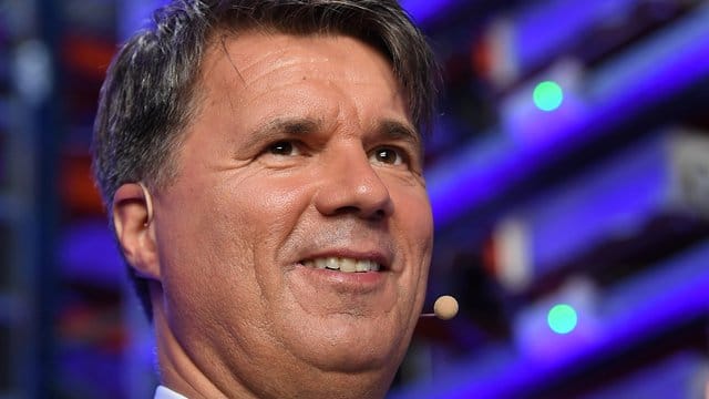 BMW-Chef Harald Krüger: 2017 wurden weltweit rund 200.000 mehr Autos der Marke Mercedes verkauft als BMW. Das soll sich ändern. BMW-Chef Harald Krüger: 2017 wurden weltweit rund 200.000 mehr Autos der Marke Mercedes verkauft als BMW. Das soll sich ändern.