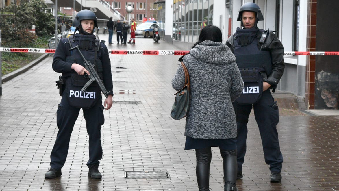 Polizeieinsatz in Ludwigshafen am Rathausplatz: Hier wurde ein 43-jähriger aggressiver Mann durch einen Schuss von der Polizei verletzt.