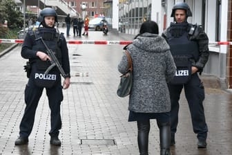 Polizeieinsatz in Ludwigshafen am Rathausplatz: Hier wurde ein 43-jähriger aggressiver Mann durch einen Schuss von der Polizei verletzt.