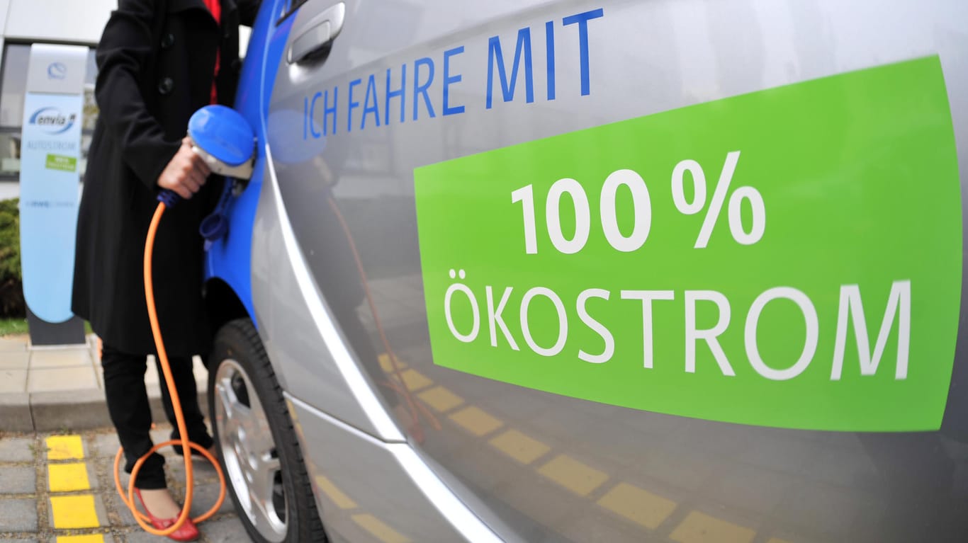 Ein Elektrofahrzeug mit Ökostrom: In Berlin sollen diese Fahrzeuge unter anderem zu sauberer Luft beitragen.