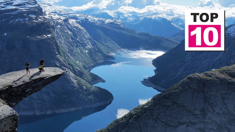 Hohe Felswände, tosende Wasserfälle, eiskalte Gletscherseen. Das können Reisende in Norwegen erleben, wenn sie die Fjorde Geirangerfjord und Naeroyfjord besuchen.