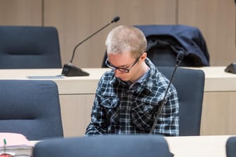 Der Angeklagte Marcel H. im Landgericht in Bochum auf der Anklagebank: Möglicherweise droht ihm eine lebenslange Haftstrafe.