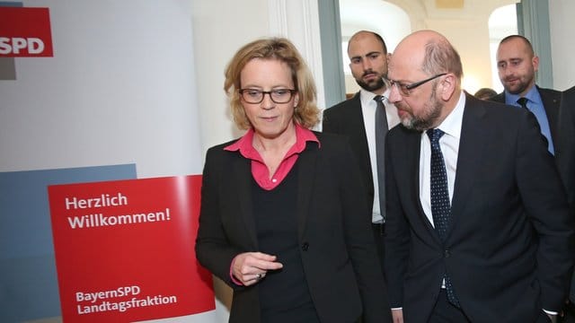 Die bayerische SPD-Vorsitzende Natascha Kohnen und der SPD-Vorsitzende Martin Schulz. Die bayerische SPD-Vorsitzende Natascha Kohnen und der SPD-Vorsitzende Martin Schulz.