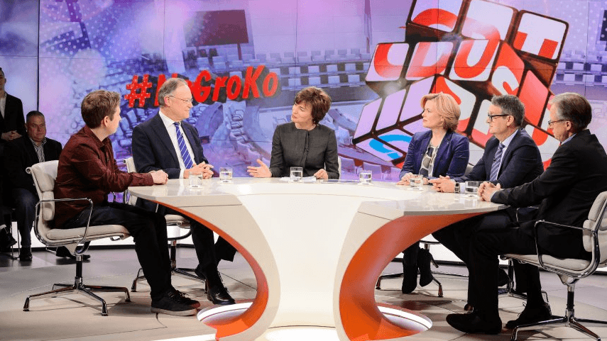 Talk bei "Maybrit Illner": Vor allem die CDU-Politikerin Julia Klöckner kritisierte Juso-Chef Kevin Kühnert immer wieder hart. Talk bei "Maybrit Illner": Vor allem die CDU-Politikerin Julia Klöckner kritisierte Juso-Chef Kevin Kühnert immer wieder hart.
