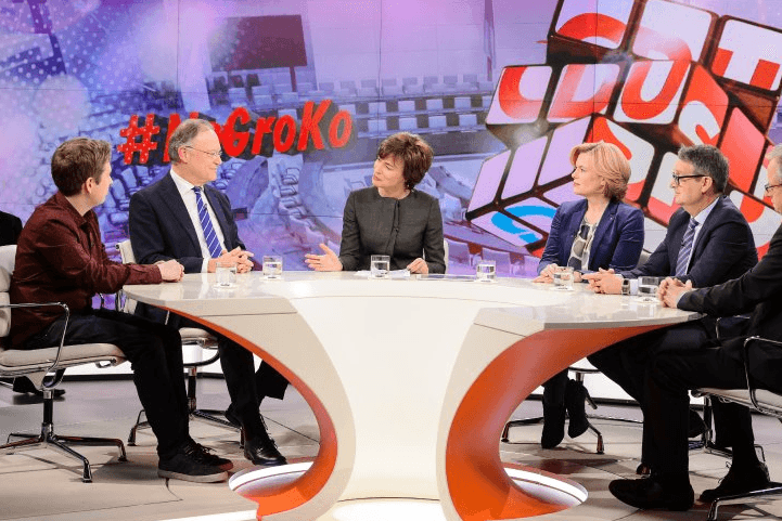 Talk bei "Maybrit Illner": Vor allem die CDU-Politikerin Julia Klöckner kritisierte Juso-Chef Kevin Kühnert immer wieder hart.