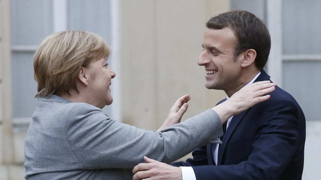 Kommen in Paris zusammen: Frankreichs Präsident Emmanuel Macron und Bundeskanzlerin Angela Merkel.