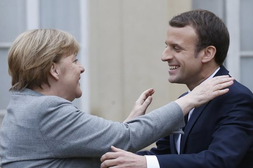 Kommen in Paris zusammen: Frankreichs Präsident Emmanuel Macron und Bundeskanzlerin Angela Merkel.
