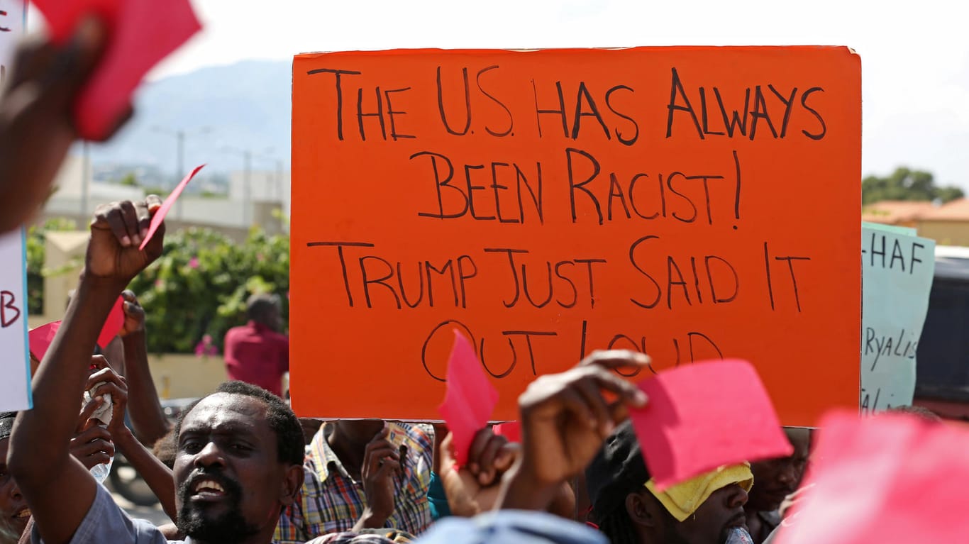 Demonstranten vor der US-Botschaft in Haiti: Proteste nach Trump-Kommentar zum Thema Einwanderung.