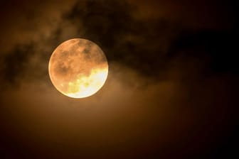 Vollmond am Himmel: Am 3. Juli erreicht der Mond seine volle Position.