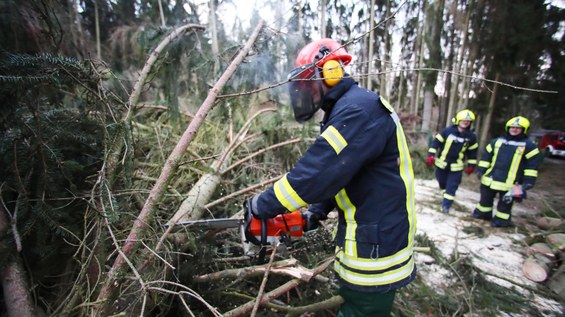 Sturmschäden in Gera: Die Zahl der Toten hat sich auf acht erhöht.