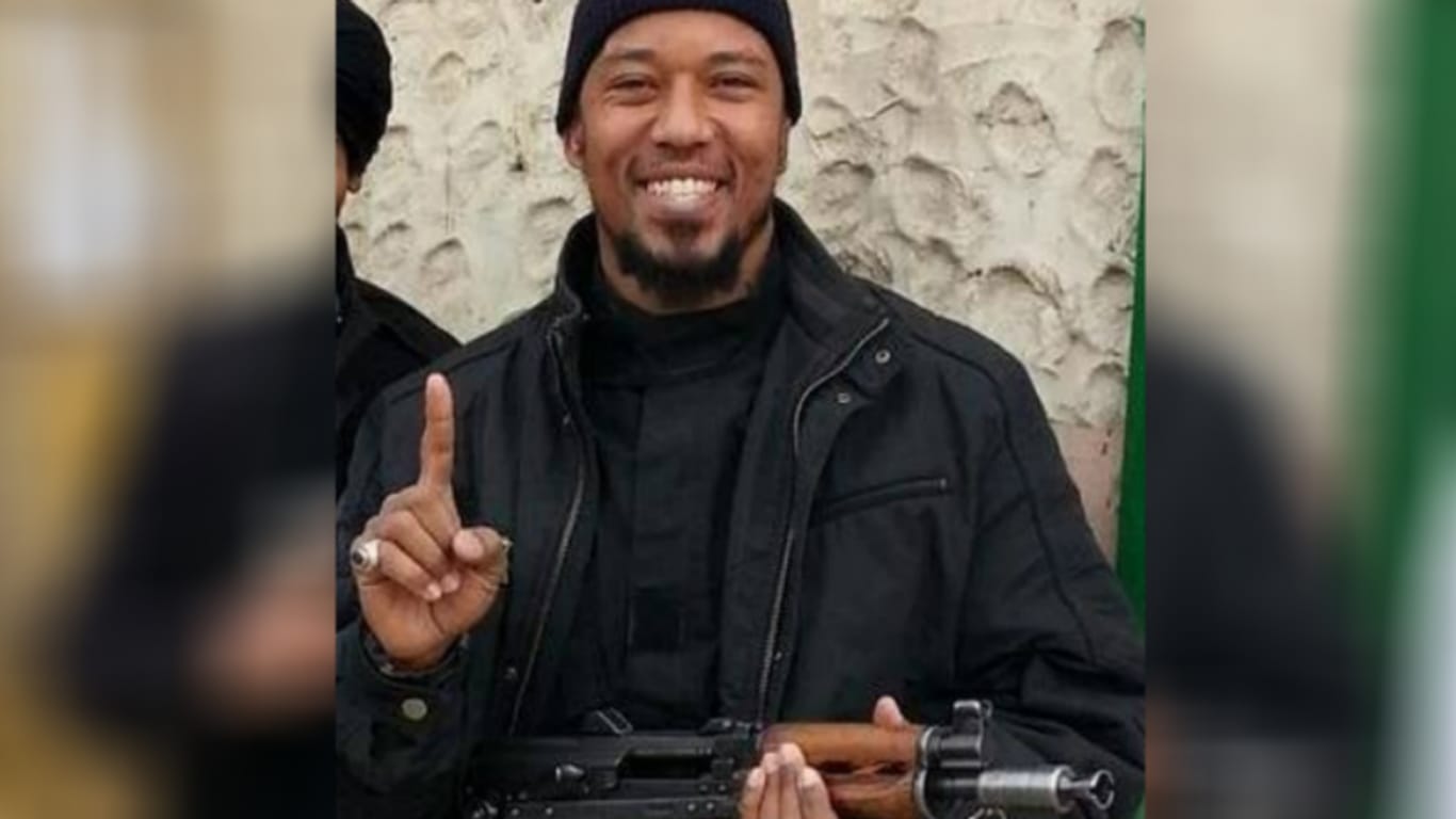 Denis Cuspert alias Deso Dogg alias Abu Talha al-Almani war schon oft in Propagandamaterial der Dschihadisten zu sehen.