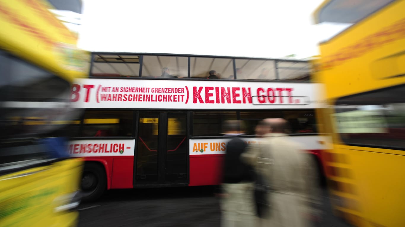 Kampagne von Atheisten 2009 in Berlin: "Es gibt (mit an Sicherheit grenzender Wahrscheinlichkeit) keinen Gott."
