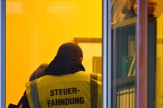 Der Abgang zweier bundesweit renommierter Steuerfahnder in Wuppertal sorgt für Kritik.