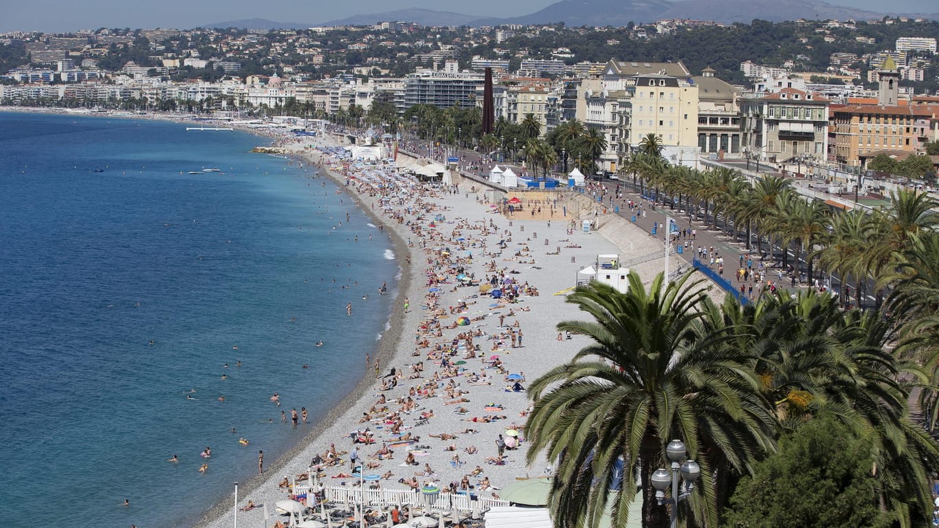 Strand bei Nizza: Eine Frau wurde in Frankreich zu 22 Jahren Haft verurteilt, weil sie zwei Männer getötet hat.