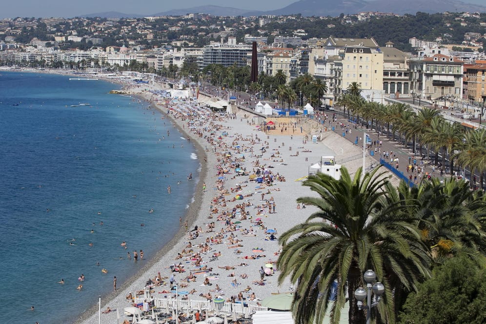 Strand bei Nizza: Eine Frau wurde in Frankreich zu 22 Jahren Haft verurteilt, weil sie zwei Männer getötet hat.