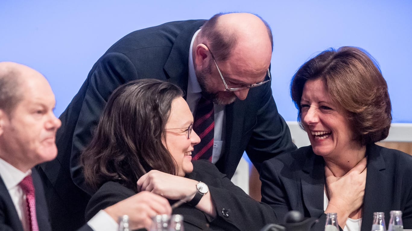 Scholz, Nahles, Schulz, Dreyer (v.l.): Beim letzten Parteitag im Dezember warb die Parteispitze erfolgreich für Gespräche mit der Union.