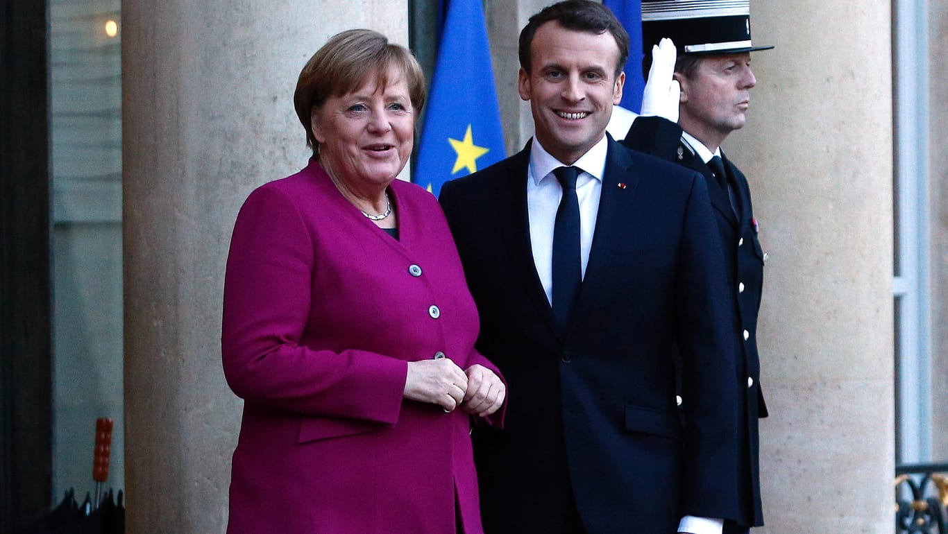 Beim Besuch von Bundeskanzlerin Merkel (CDU) am Freitag bekräftigte Frankreichs Präsident Macron seine Forderung nach Reformen in der EU.