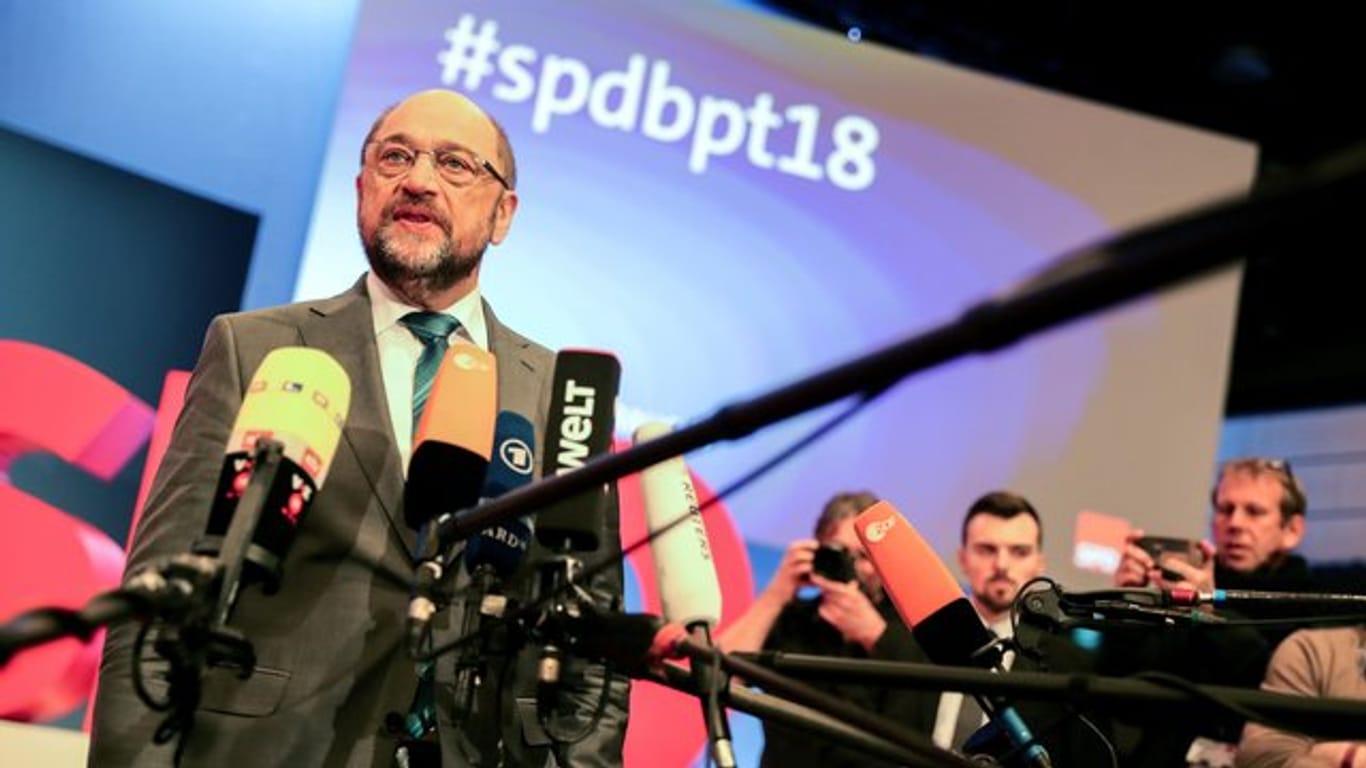 Martin Schulz verspricht zu prüfen, "in wieweit das zum Sondierungsrahmen hinzufügbar ist.