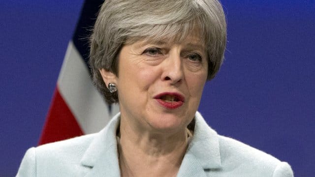 "Es kommt kein zweites Referendum über den EU-Austritt", sagt May.