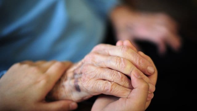 "Die Pflegereform bringt deutlich weniger, als von der Bundesregierung behauptet", sagt der Vorstand der Deutschen Stiftung Patientenschutz. "Die Pflegereform bringt deutlich weniger, als von der Bundesregierung behauptet", sagt der Vorstand der Deutschen Stiftung Patientenschutz.