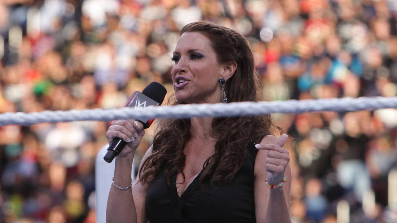 McMahon im Ring: Die 41-Jährige ist die Tochter des WWE-Patriarchen Vince McMahon.