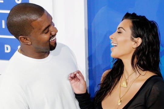 Kim Kardashian und Kanye West haben den Namen ihres dritten Kindes bekanntgegeben: Chicago West.