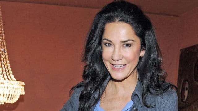Mariella Ahrens hatte zu Beginn ihrer Schauspielkarriere mit einem Sprachfehler zu kämpfen. Mariella Ahrens hatte zu Beginn ihrer Schauspielkarriere mit einem Sprachfehler zu kämpfen.