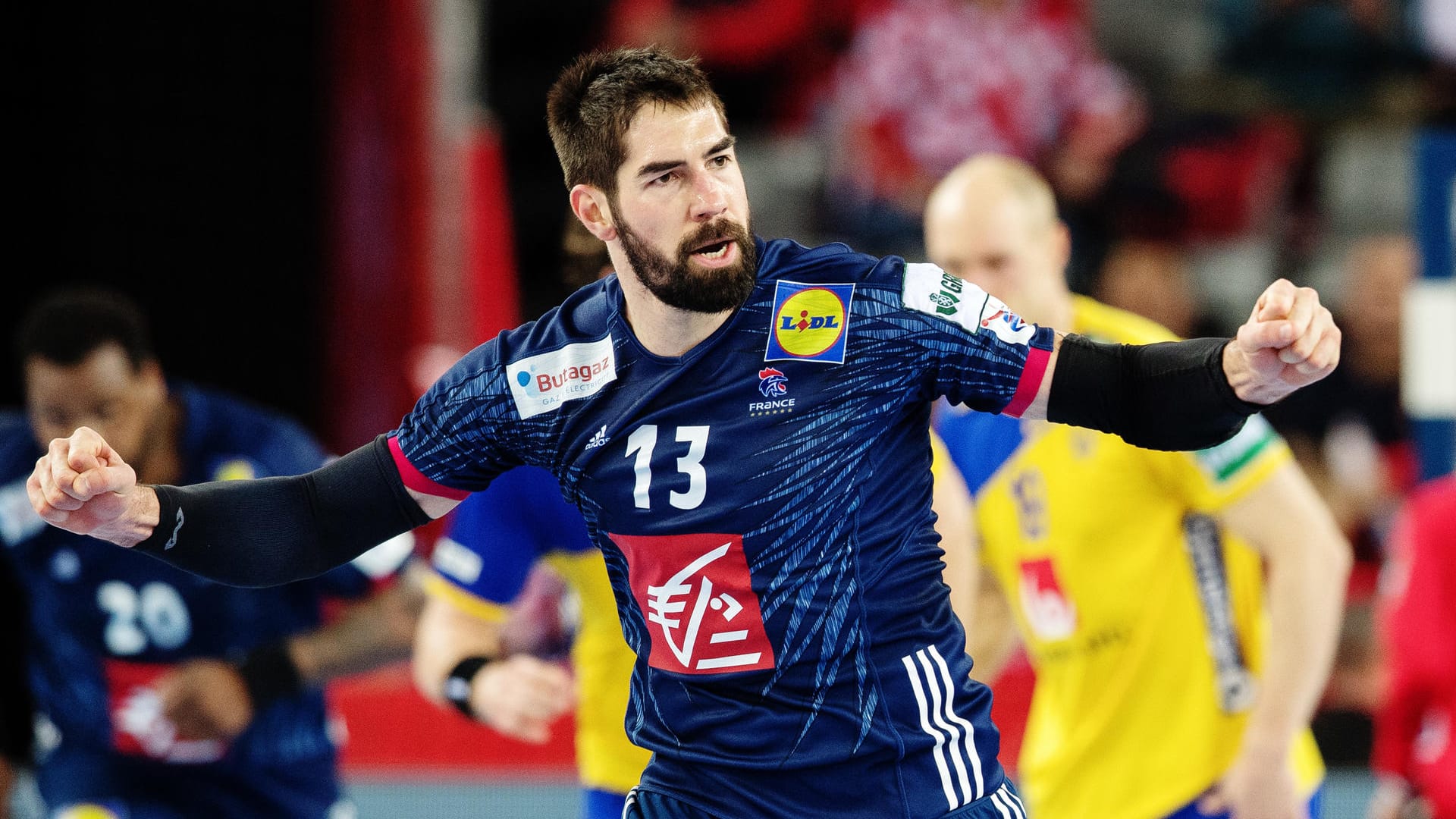 Frankreichs Handball-Superstar Karabatic feiert einen Treffer gegen Schweden.