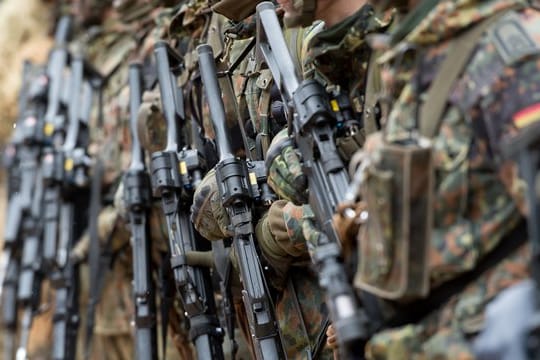 Nach Ansicht des Wehrbeauftragten ist die Bundeswehr als Ganzes "im Rahmen der kollektiven Verteidigung derzeit nicht einsetzbar".