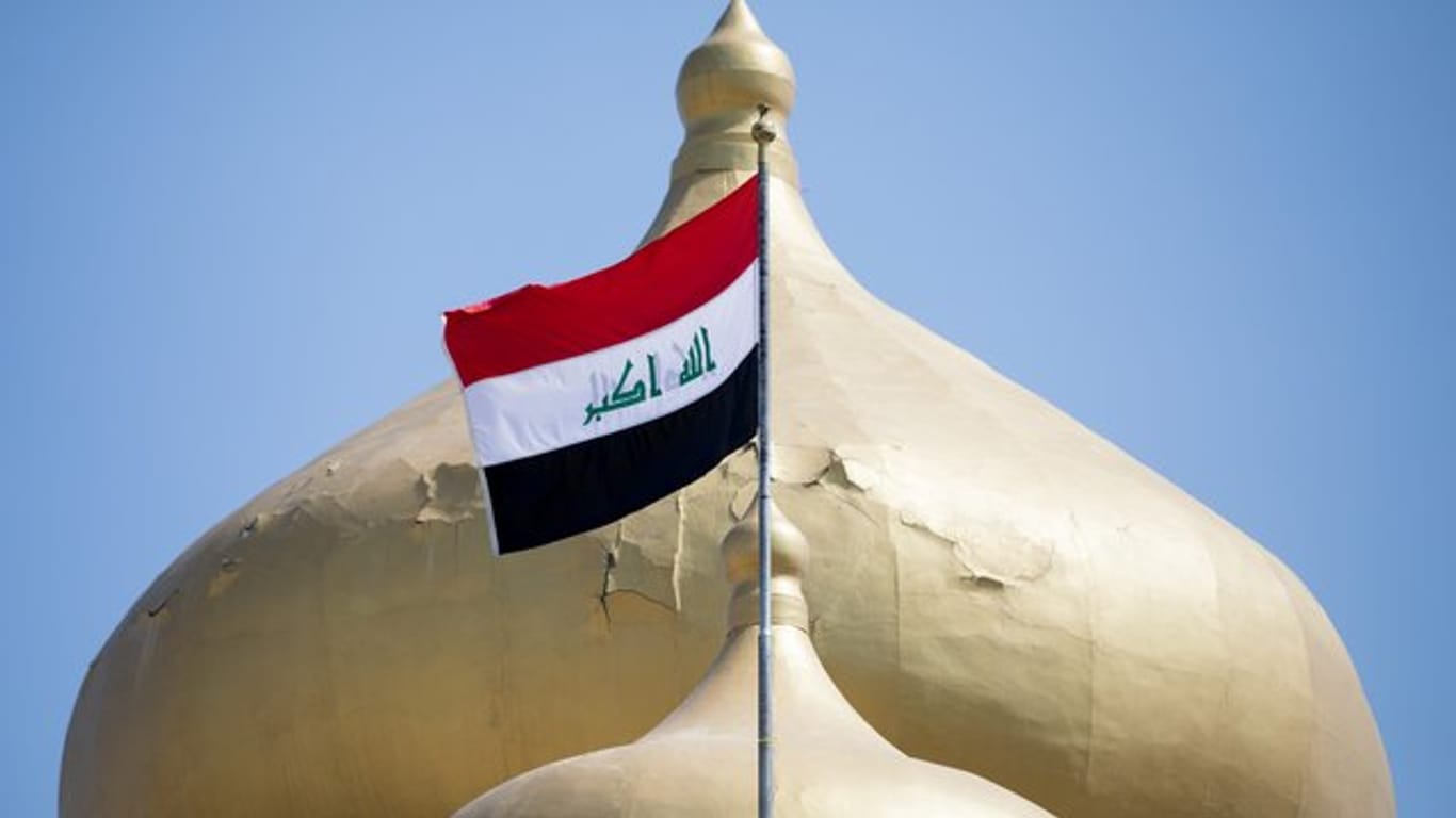 Die irakische Fahne über dem Präsidentenpalast in Bagdad.