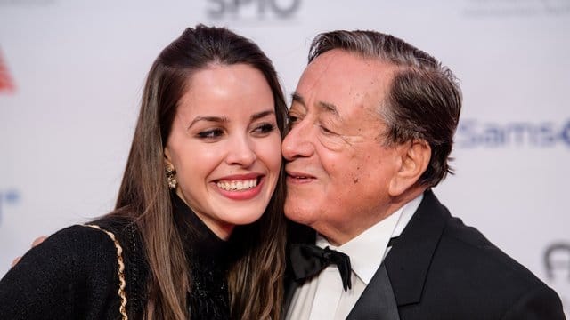 Geschäftsmann Richard Lugner mit seienr Freundin Jasmin beim Deutschen Filmball im Bayerischen Hof in München. Geschäftsmann Richard Lugner mit seienr Freundin Jasmin beim Deutschen Filmball im Bayerischen Hof in München.