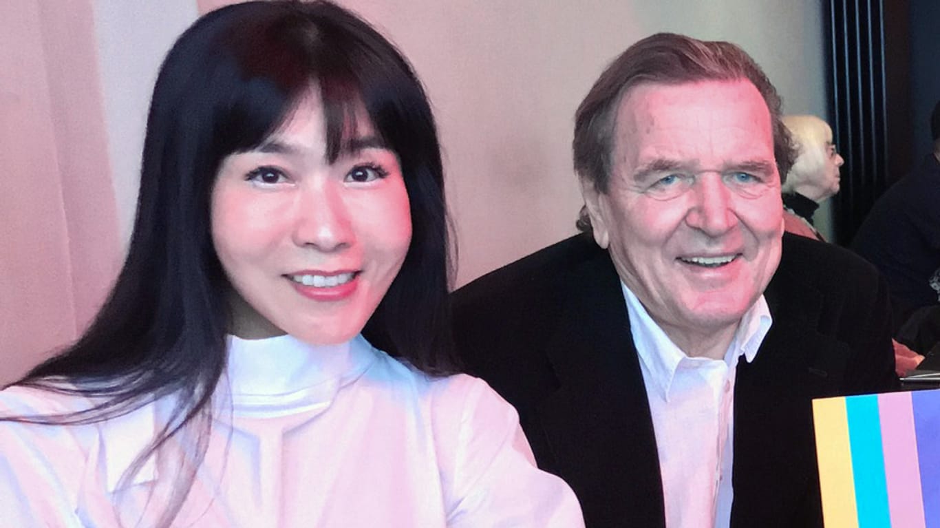 Altkanzler Schröder und Lebensgefährtin Soyeon Kim: Ihr Weg führte sie auch in ein koreanisches Restaurant in Kreuzberg.