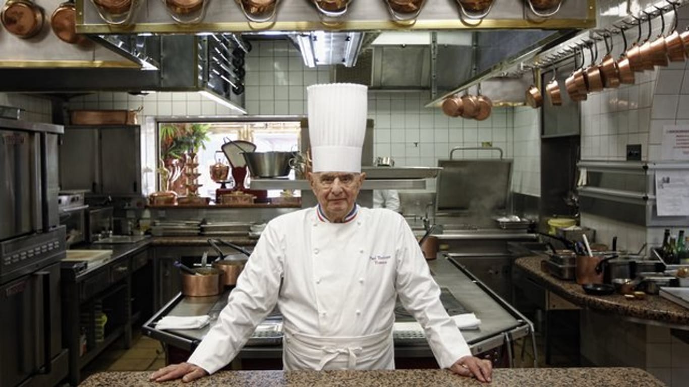 Paul Bocuse im März 2011 in der Küche seines Sternerestaurants.