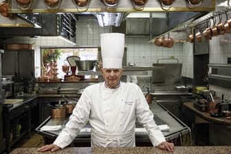 Paul Bocuse im März 2011 in der Küche seines Sternerestaurants.