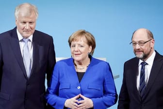 Horst Seehofer, Angela Merkel und Martin Schulz: Mit dem Ja der SPD zu Koalitionsverhandlungen ist erst eine weitere Hürde auf dem Weg zur großen Koalition genommen.