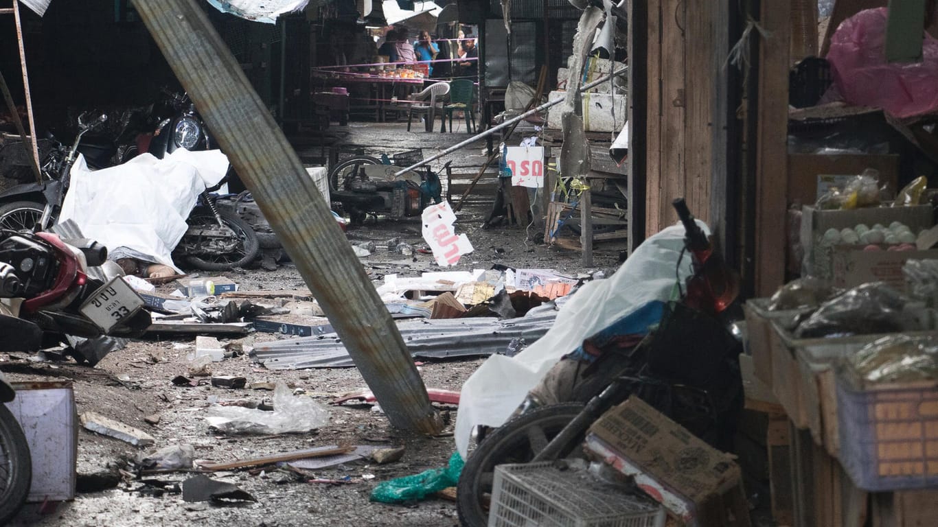 Anschlag auf einen Markt in Thailand: Aufständische sollen die Bombe in einem Motorrad versteckt haben.