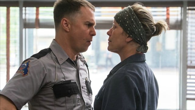 Officer Jason Dixon (Sam Rockwell, l) und Mildred Hayes (Frances McDormand), die ihre Tochter auf brutale Art verloren hat.