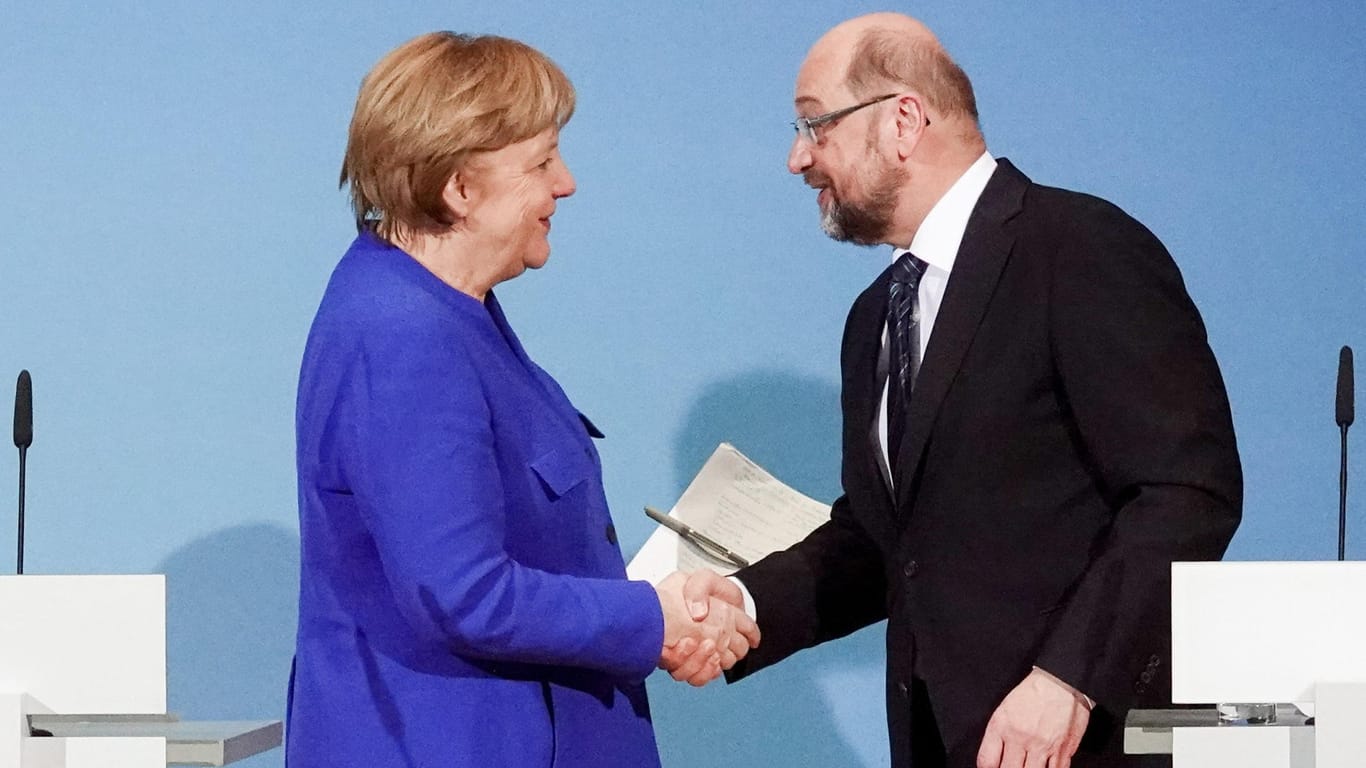 Angela Merkel und Martin Schulz: Im Ausland wird die SPD nach ihrem Votum als gespalten wahrgenommen.