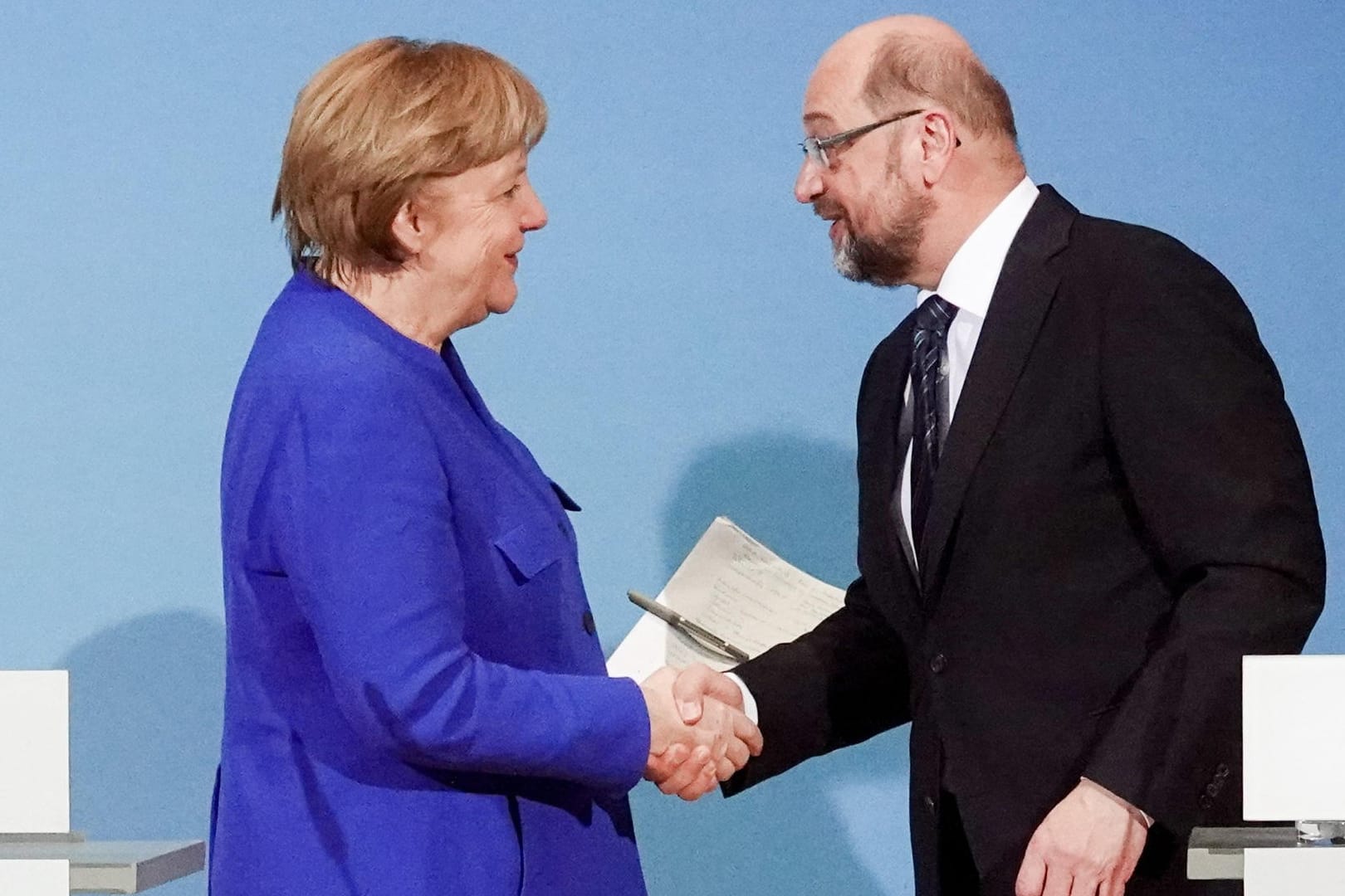 Angela Merkel und Martin Schulz: Im Ausland wird die SPD nach ihrem Votum als gespalten wahrgenommen.