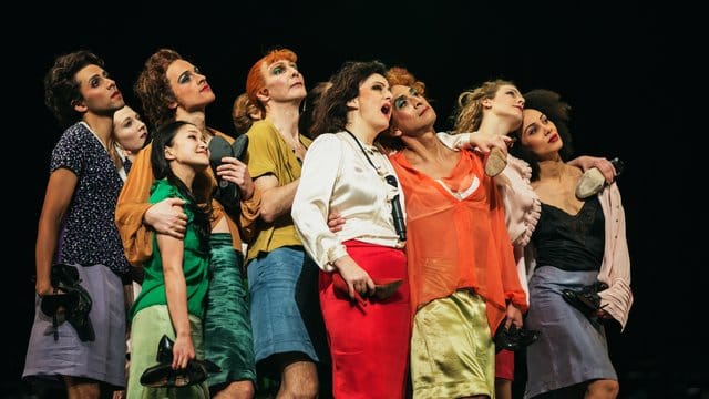 Szene aus dem Brecht/Weill-Abends von Pina Bausch.