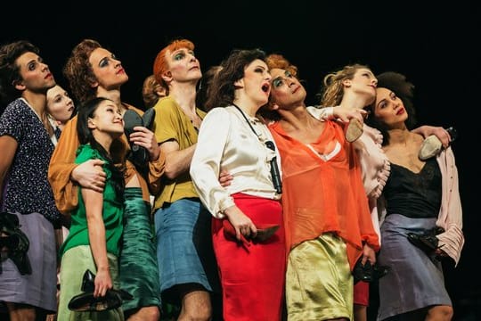 Szene aus dem Brecht/Weill-Abends von Pina Bausch.