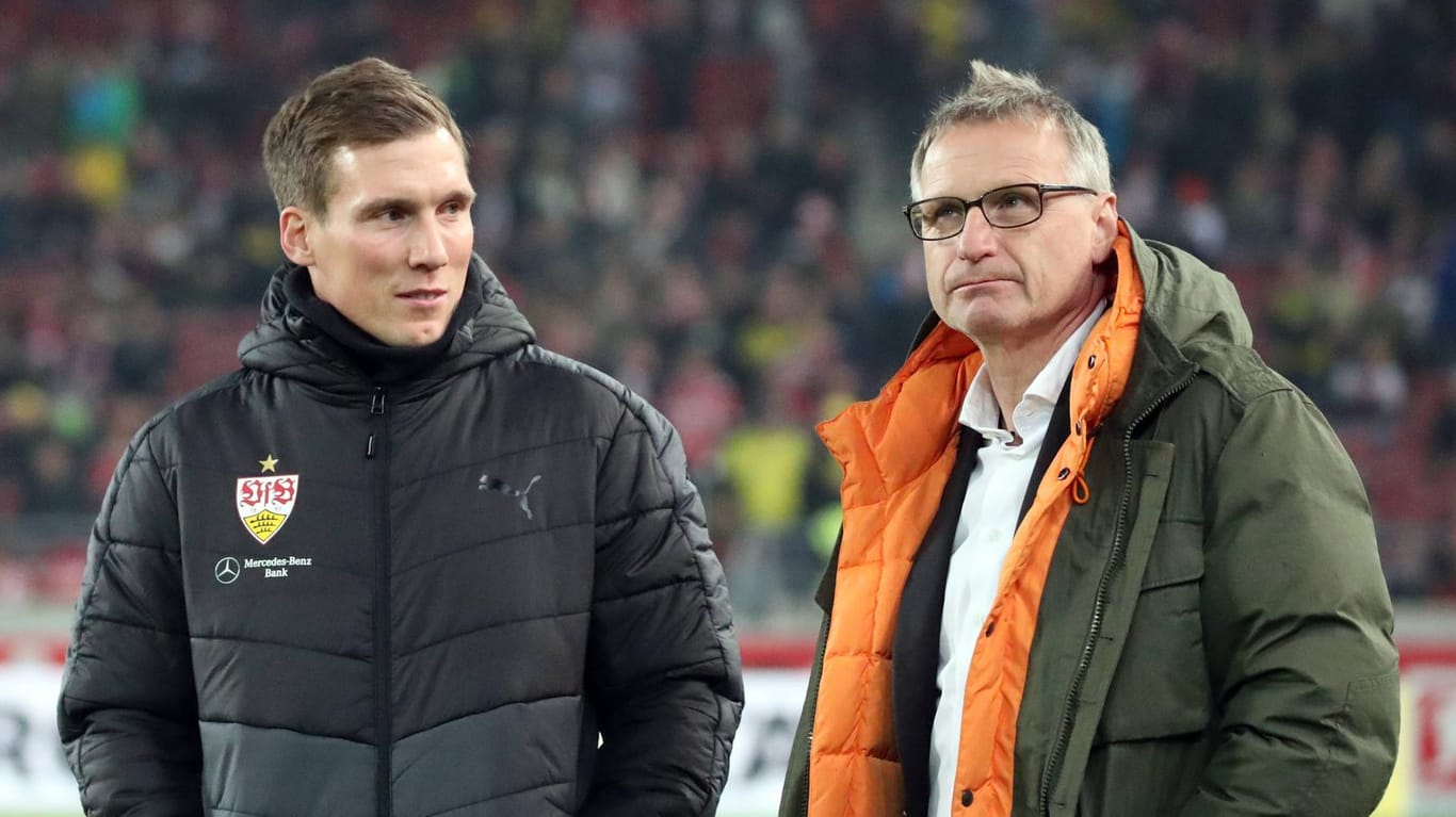 VfB-Trainer Hannes Klein (l.) und Sportvorstand Michael Reschke: Nach der Niederlage gegen Mainz überraschte Reschke mit der Aussage, über Taktik-Änderungen sprechen zu wollen.