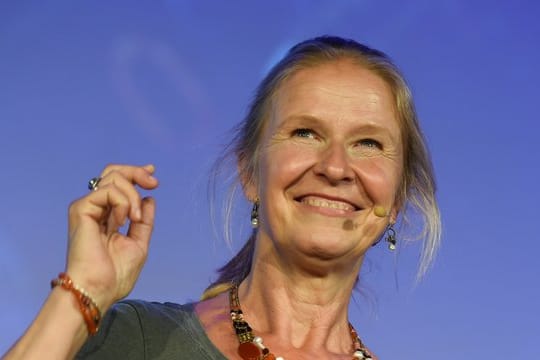 Cornelia Funke 2017 in einem Hörsaal der Universität Hamburg.