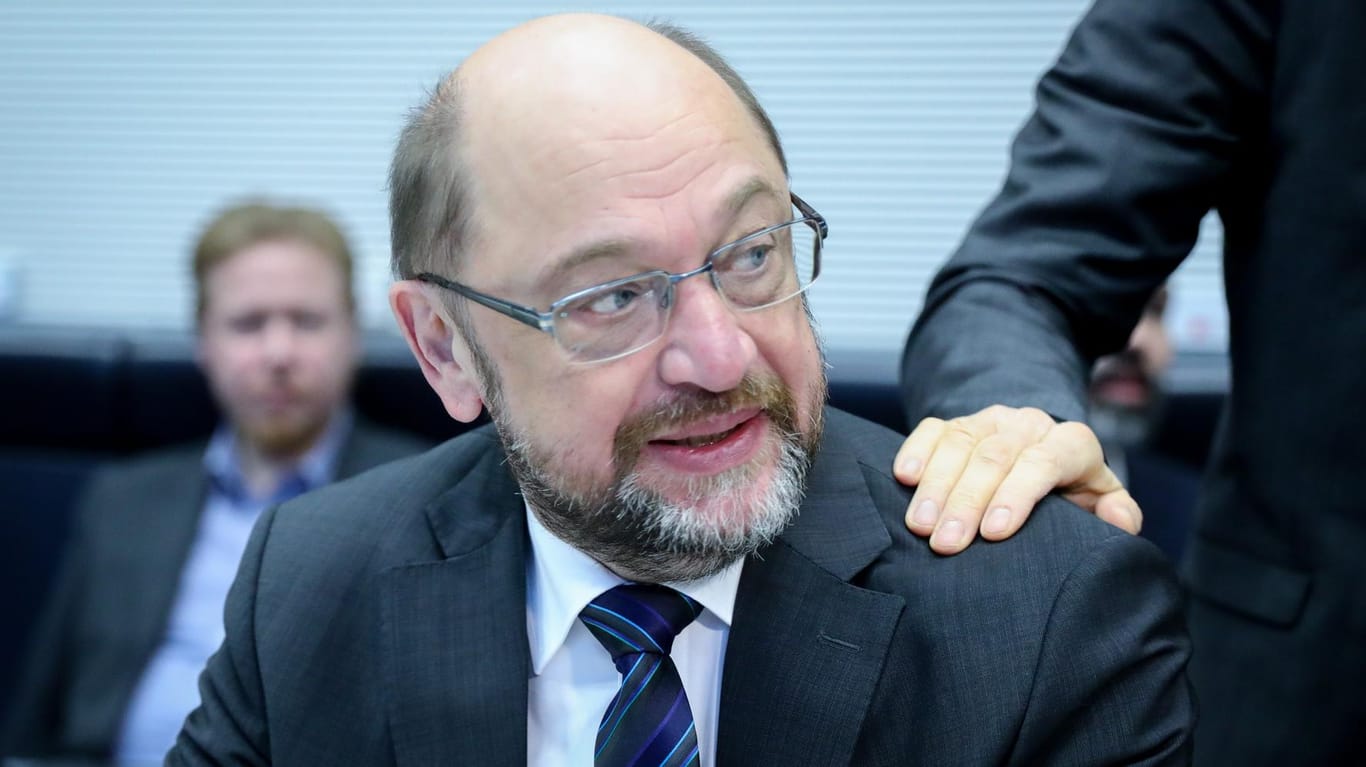 Martin Schulz: Die Mehrheit der Deutschen hält den SPD-Chef nach dem Sonderparteitag einer Umfrage zufolge für angeschlagen.