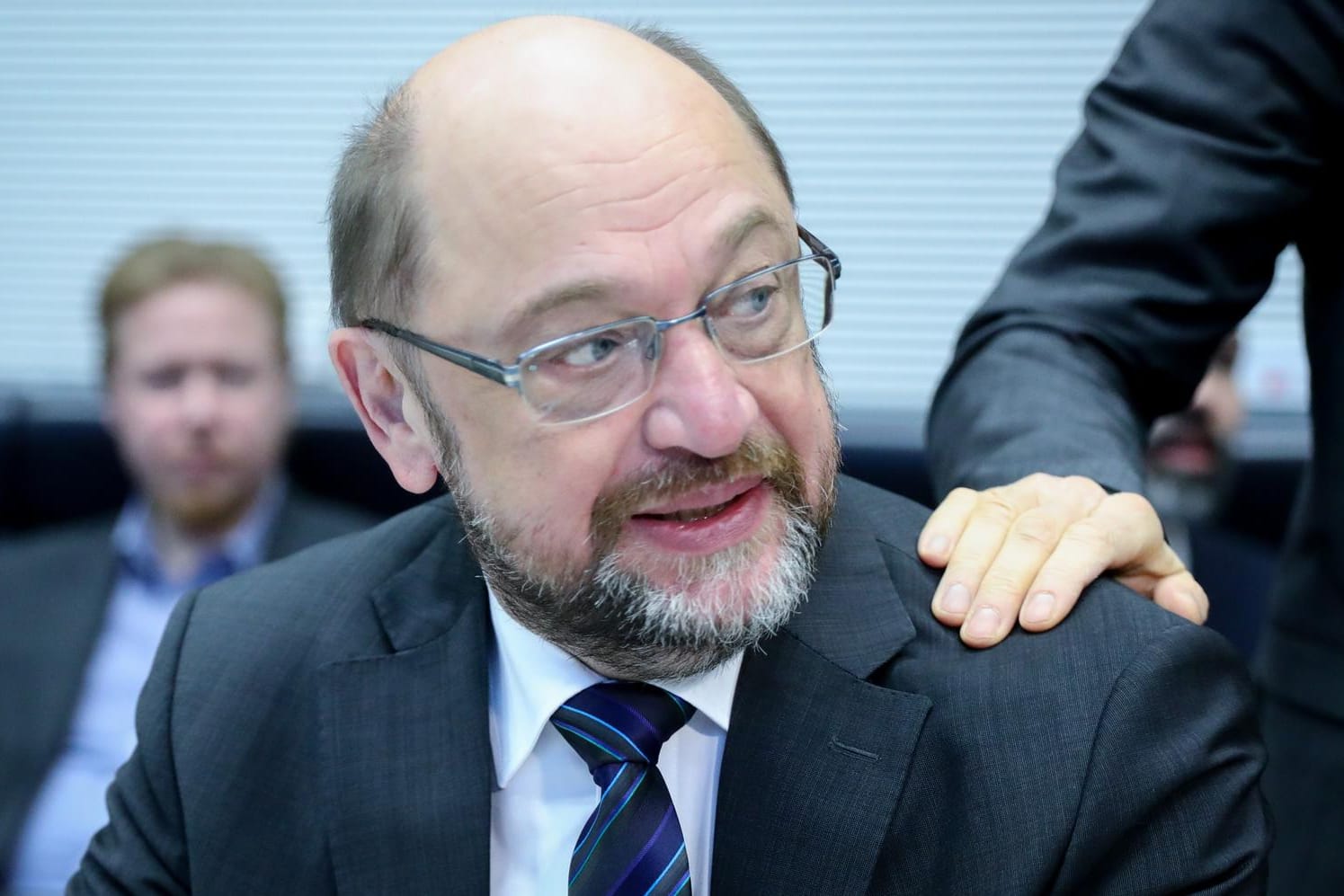 Martin Schulz: Die Mehrheit der Deutschen hält den SPD-Chef nach dem Sonderparteitag einer Umfrage zufolge für angeschlagen.